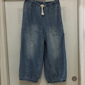 Non Branded Woman’s jeans w/elastic  drawstring and elastic angles Large
